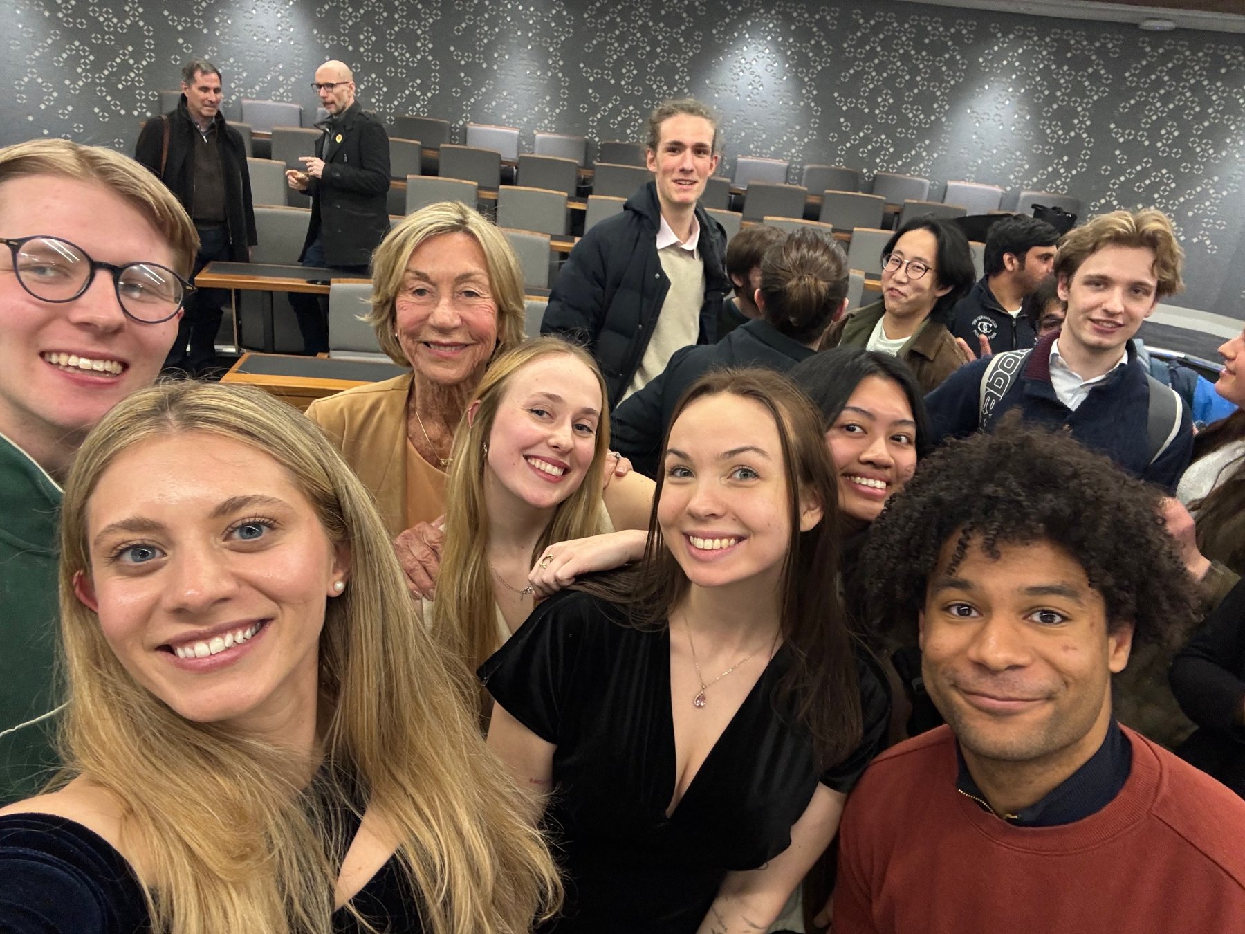 Group photo with an AI Profits cohort